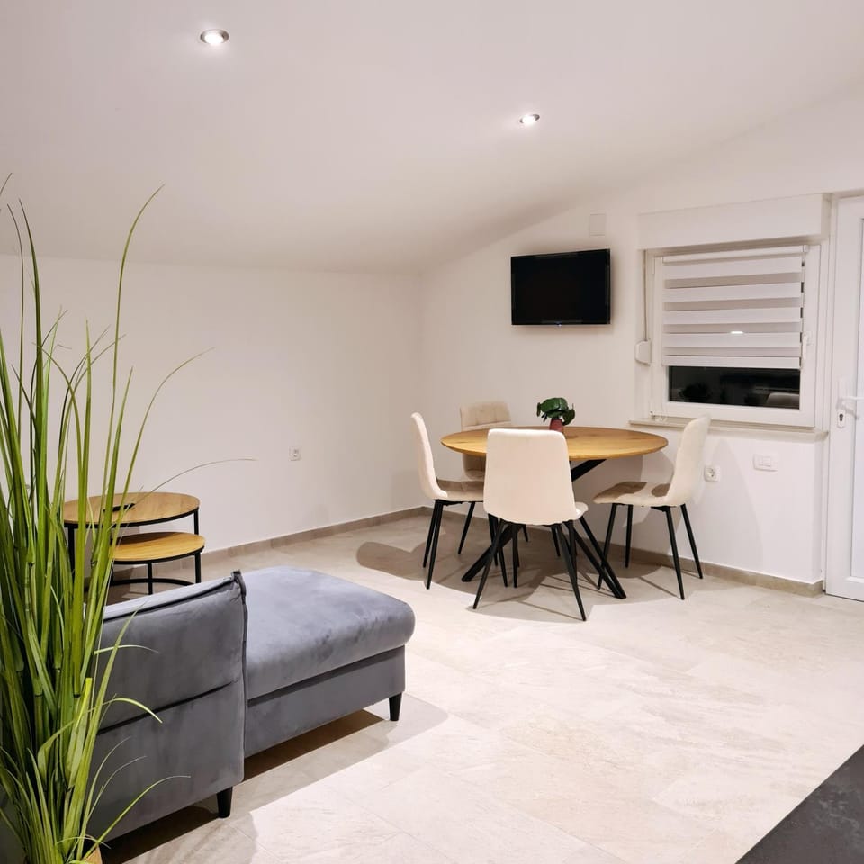 TV and multimedia, Living room, Dining area
