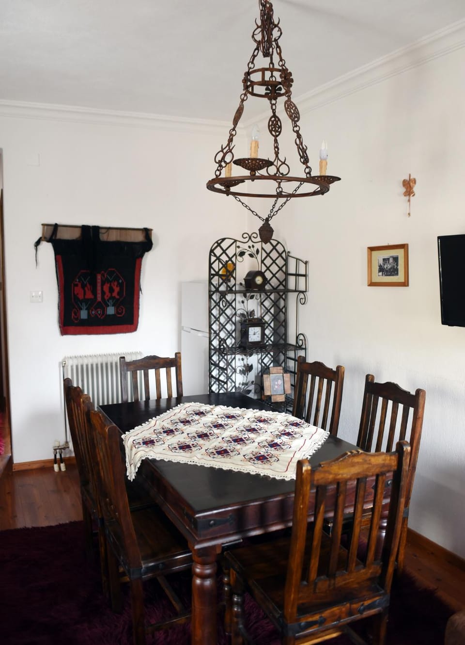 Seating area, Dining area