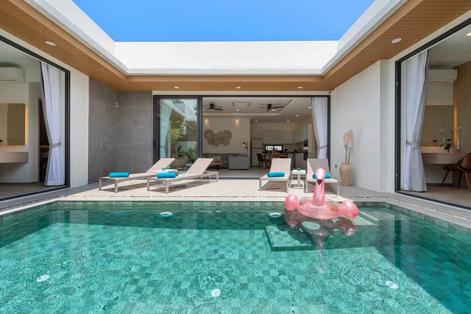 Day, Natural landscape, Living room, Seating area, Pool view, Swimming pool, sunbed