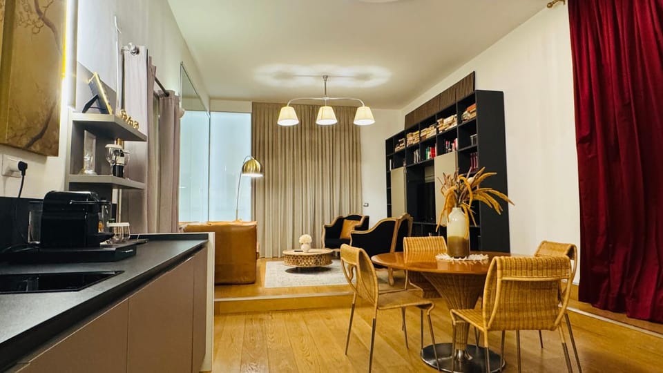Kitchen or kitchenette, Seating area, Dining area