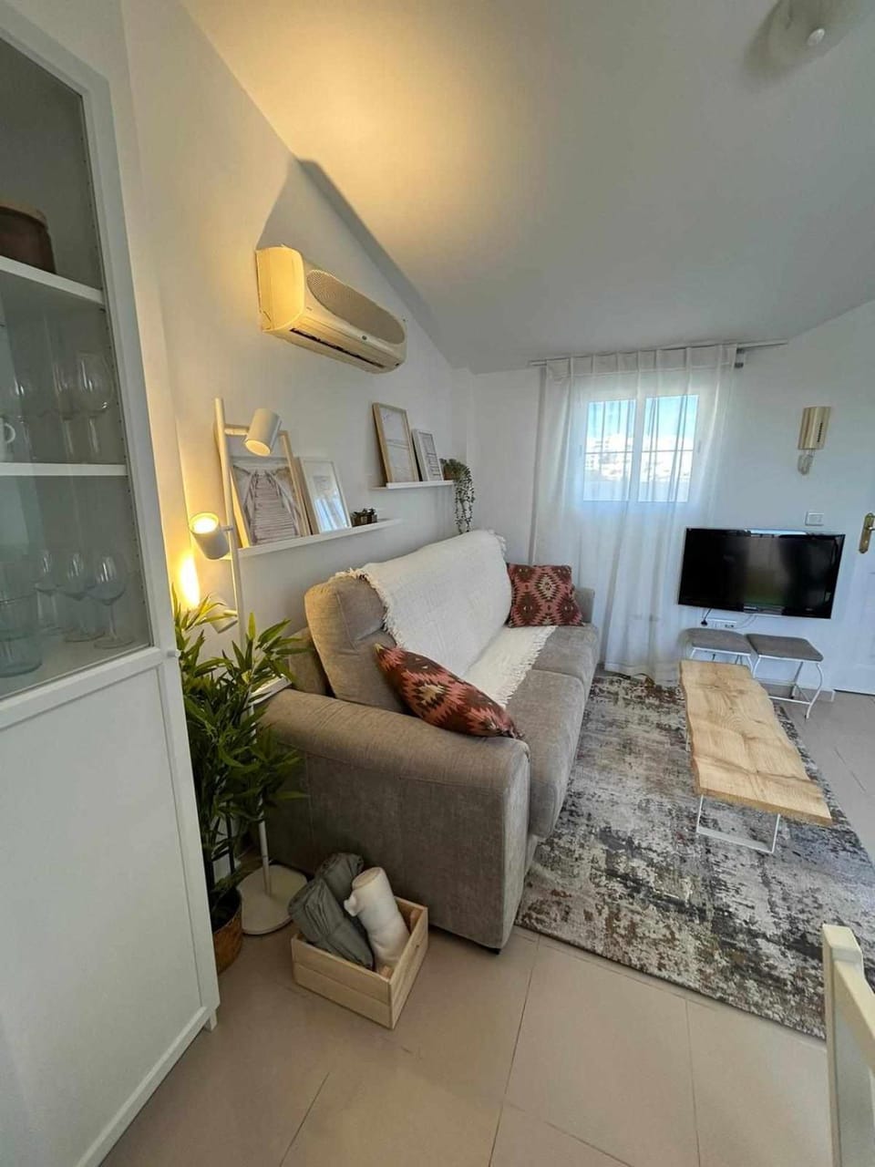 Communal lounge/ TV room