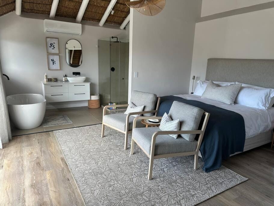 Bathroom, Photo of the whole room, Bedroom