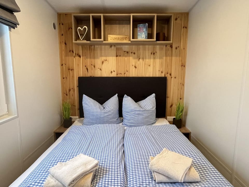 Holiday Home Tiny Haus mit schönem Seeblick by Interhome House in Bavaria