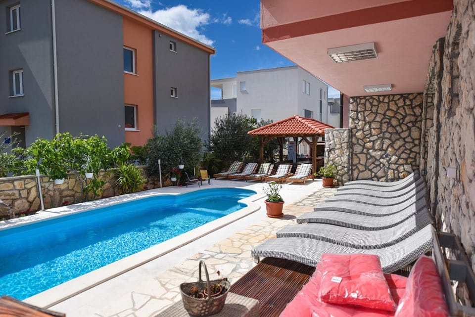 Day, Balcony/Terrace, Swimming pool, sunbed
