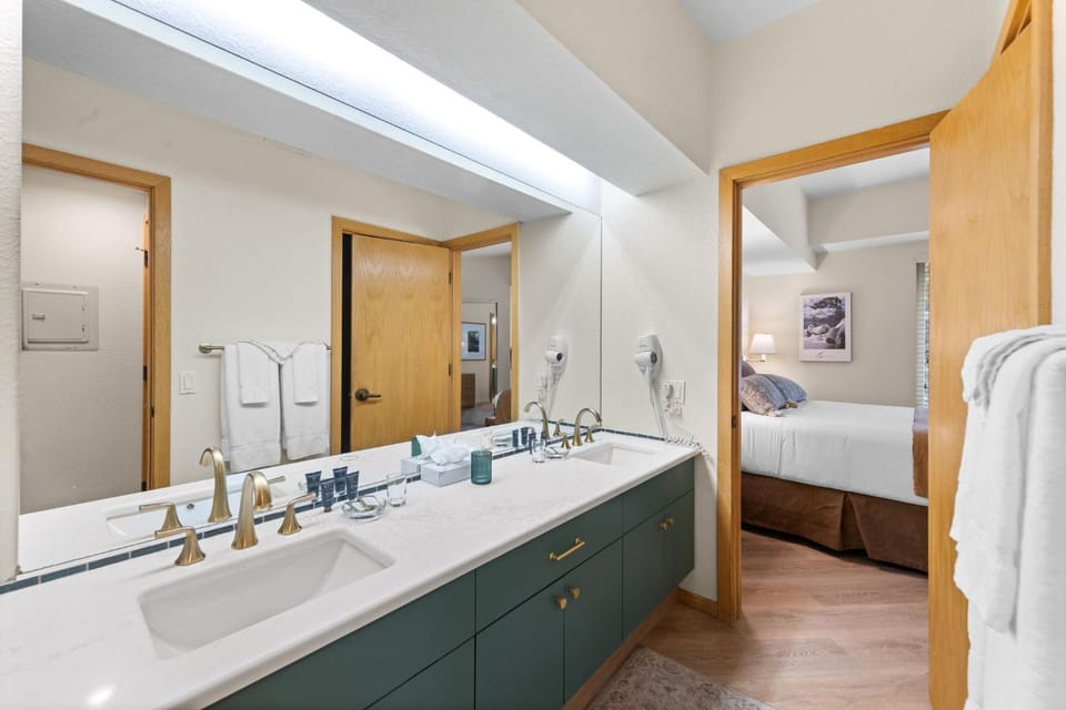 Palisades Tahoe Lodge Rentals One Bedroom #120 Apartment in Palisades Tahoe (Olympic Valley)