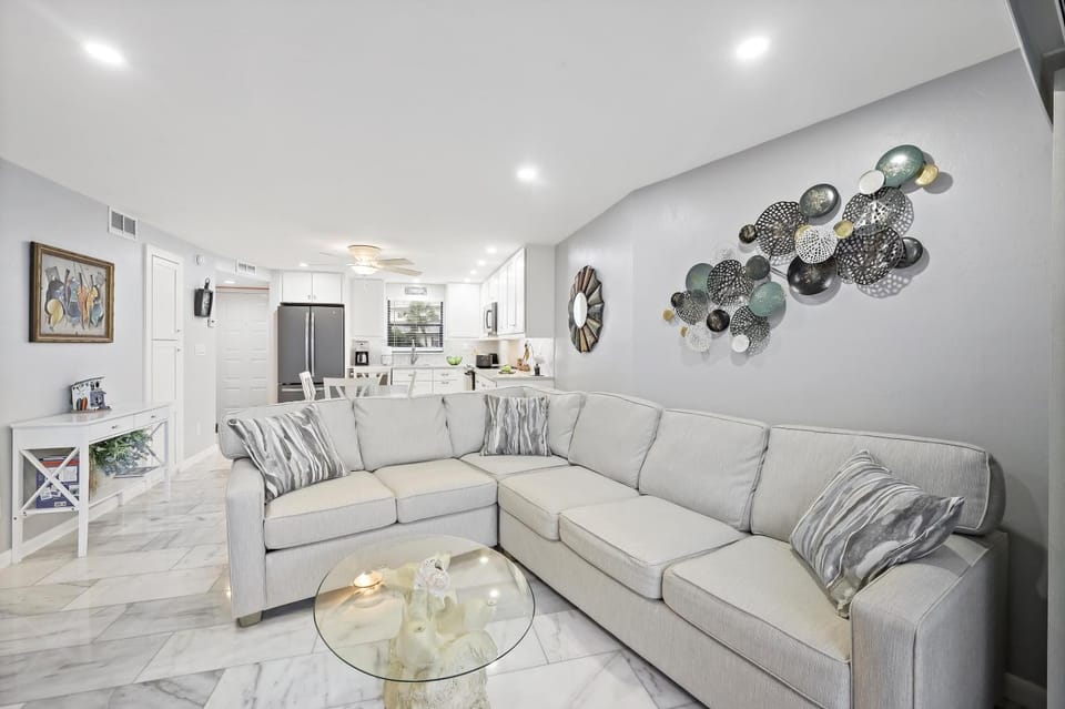 Tropical Condo on River with pools, spas, and tennis House in Marco Island
