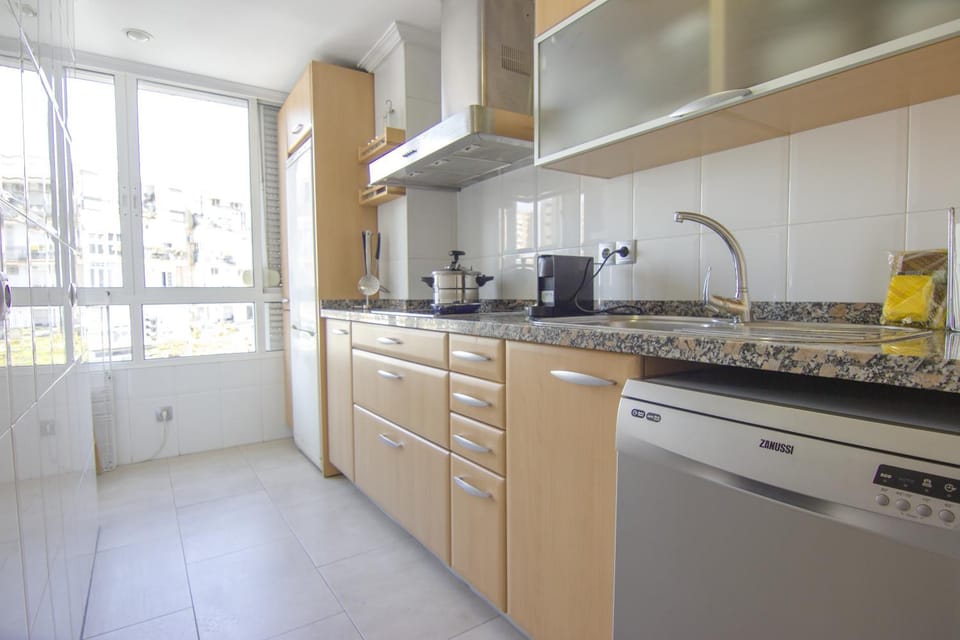 Kitchen or kitchenette, dishwasher, stove