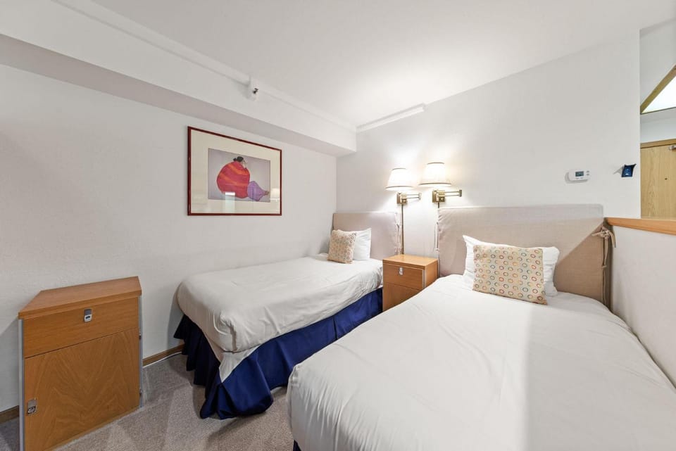 Palisades Tahoe Lodge Rentals Studio Loft #308 Apartment in Palisades Tahoe (Olympic Valley)