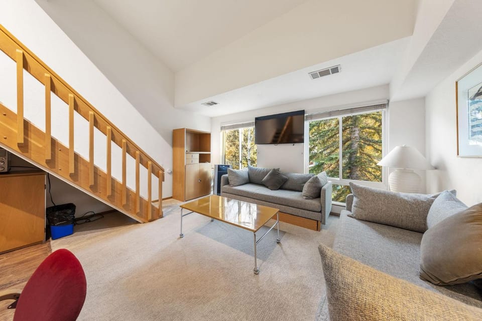 Palisades Tahoe Lodge Rentals Studio Loft #308 Apartment in Palisades Tahoe (Olympic Valley)