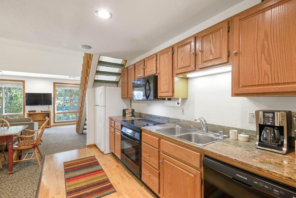 Palisades Tahoe Lodge Rentals Studio Loft #306 Apartment in Palisades Tahoe (Olympic Valley)