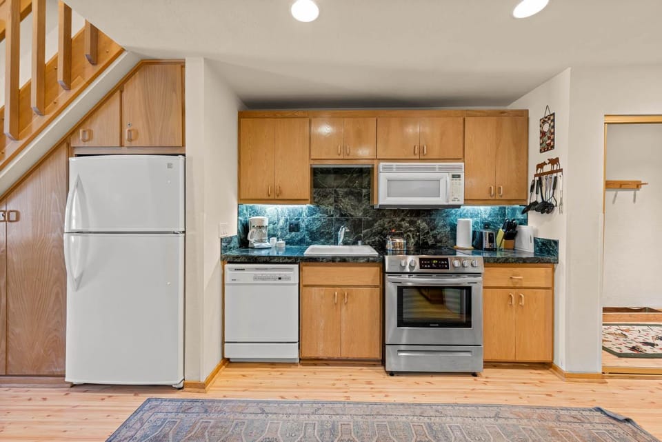 Palisades Tahoe Lodge Rentals Studio Loft #315 Apartment in Palisades Tahoe (Olympic Valley)