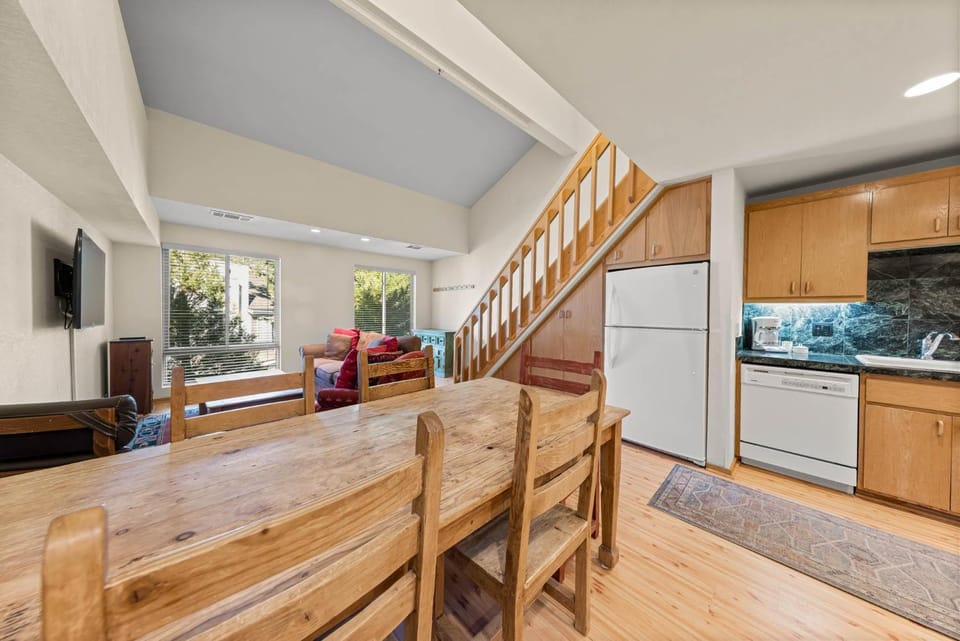 Palisades Tahoe Lodge Rentals Studio Loft #315 Apartment in Palisades Tahoe (Olympic Valley)