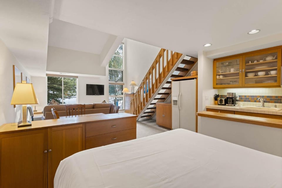 Palisades Tahoe Lodge Rentals Studio Loft #310 Apartment in Palisades Tahoe (Olympic Valley)