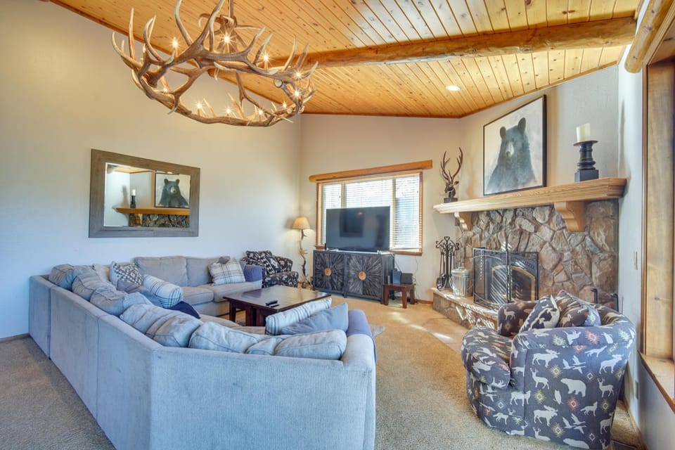 Big Bear Lake Cabin w/ Hot Tub & Gas Fire Pit! Cabin in Big Bear