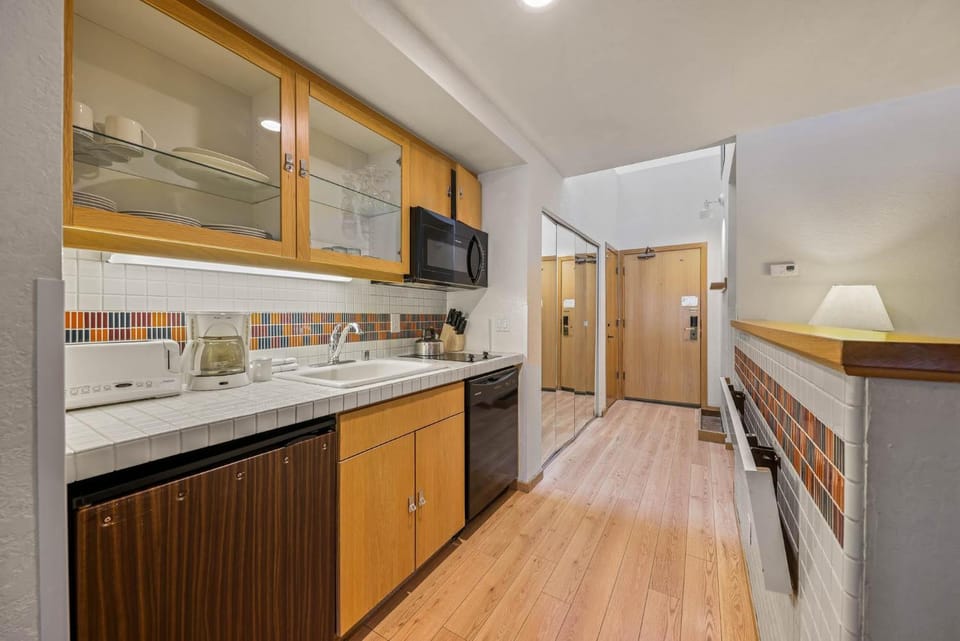 Palisades Tahoe Lodge Rentals Studio Loft #305 Apartment in Palisades Tahoe (Olympic Valley)