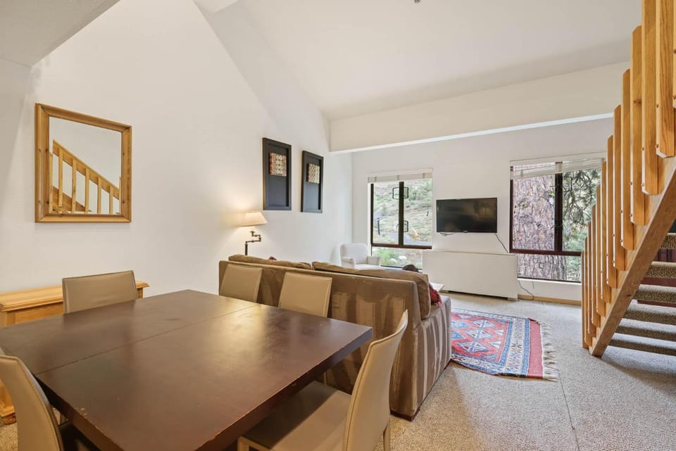 Palisades Tahoe Lodge Rentals Studio Loft #345 Apartment in Palisades Tahoe (Olympic Valley)