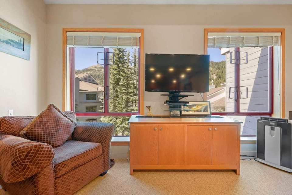 Studio Loft #348 Apartment in Palisades Tahoe (Olympic Valley)