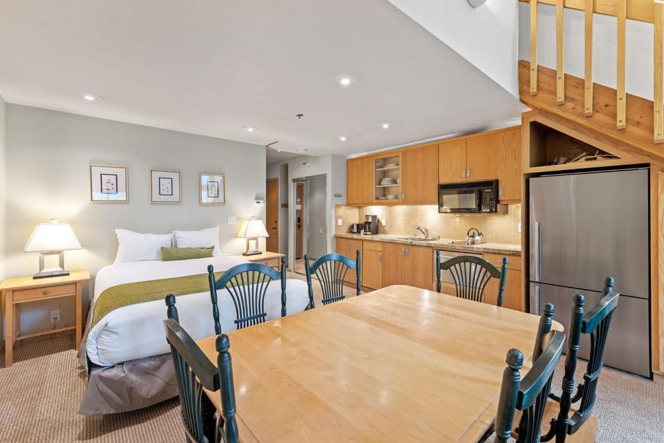 Palisades Tahoe Lodge Rentals Studio Loft #349 Apartment in Palisades Tahoe (Olympic Valley)