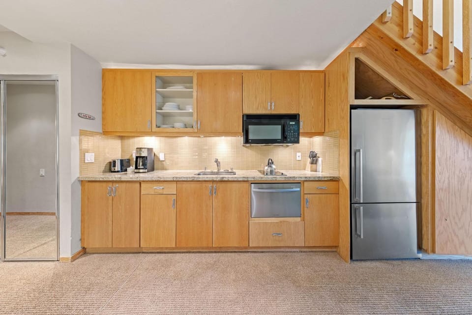 Palisades Tahoe Lodge Rentals Studio Loft #349 Apartment in Palisades Tahoe (Olympic Valley)