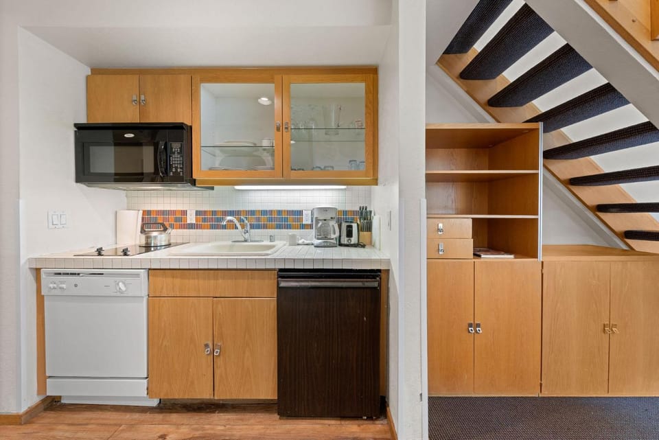 Palisades Tahoe Lodge Rentals Studio Loft #314 Apartment in Palisades Tahoe (Olympic Valley)