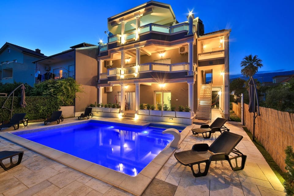 SUMAN APARTMENT WITH SHARED SWIMMING POOL, 120m FROM THE BEACH Apartment in Šibenik-Knin County, Croatia