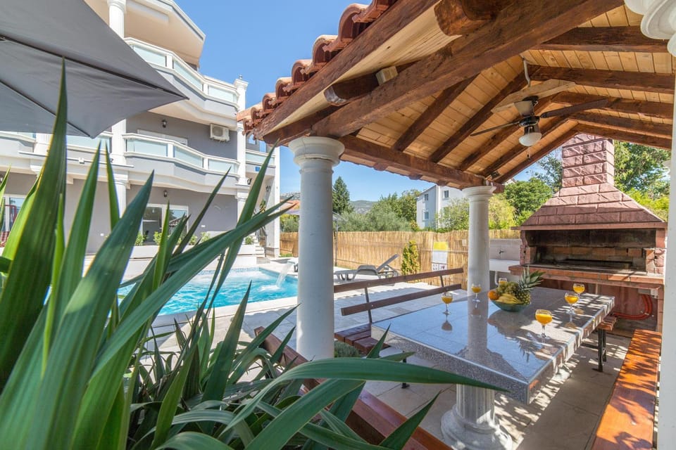 SUMAN APARTMENT WITH SHARED SWIMMING POOL, 120m FROM THE BEACH Apartment in Šibenik-Knin County, Croatia