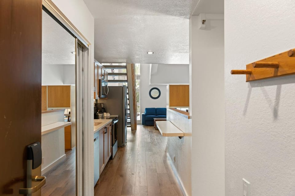 Palisades Tahoe Lodge Rentals Studio Loft #329 Apartment in Palisades Tahoe (Olympic Valley)