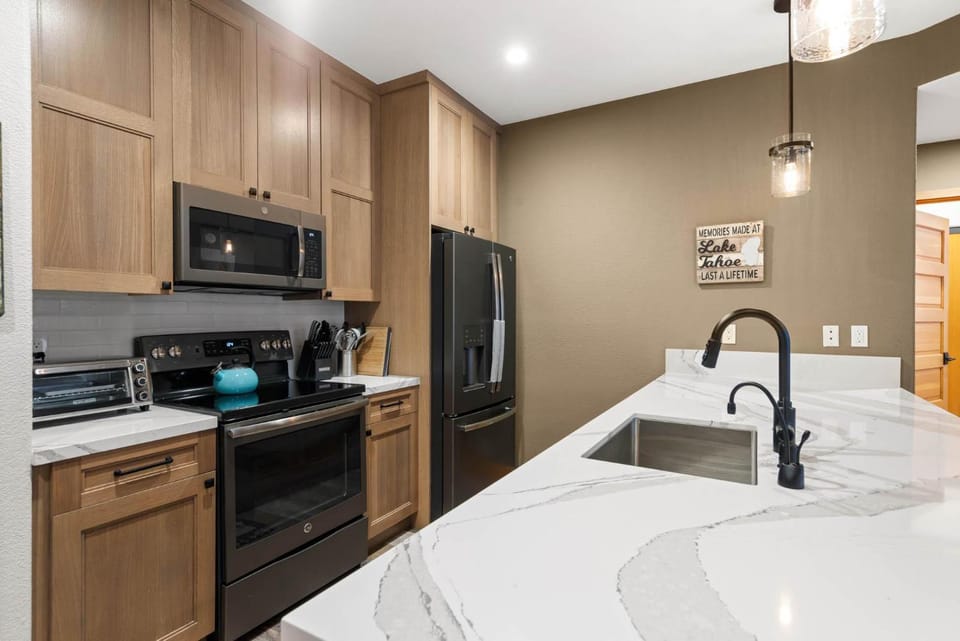 Palisades Tahoe Lodge Rentals Premium Two Bedroom #700 Apartment in Palisades Tahoe (Olympic Valley)