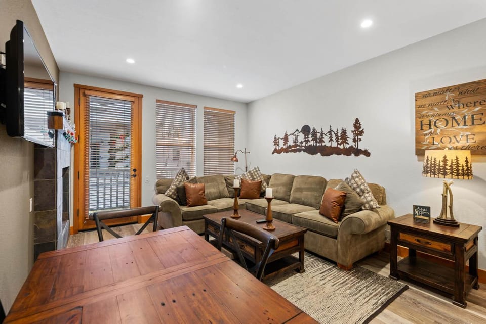 Palisades Tahoe Lodge Rentals Premium Two Bedroom #700 Apartment in Palisades Tahoe (Olympic Valley)