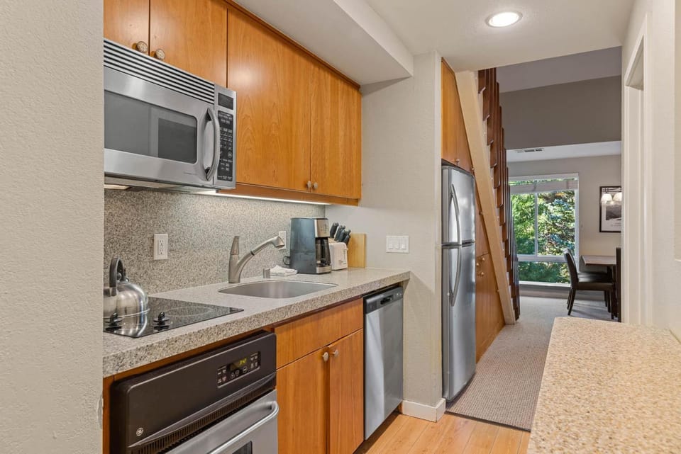 Palisades Tahoe Lodge Rentals Premium Studio Loft #313 Apartment in Palisades Tahoe (Olympic Valley)