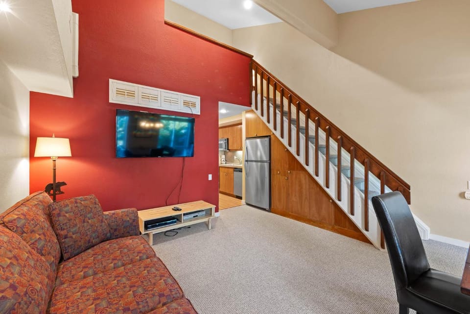 Palisades Tahoe Lodge Rentals Premium Studio Loft #313 Apartment in Palisades Tahoe (Olympic Valley)