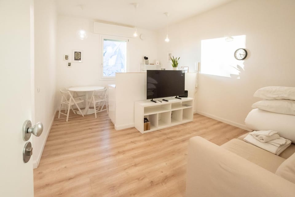 TV and multimedia, Kitchen or kitchenette, Living room