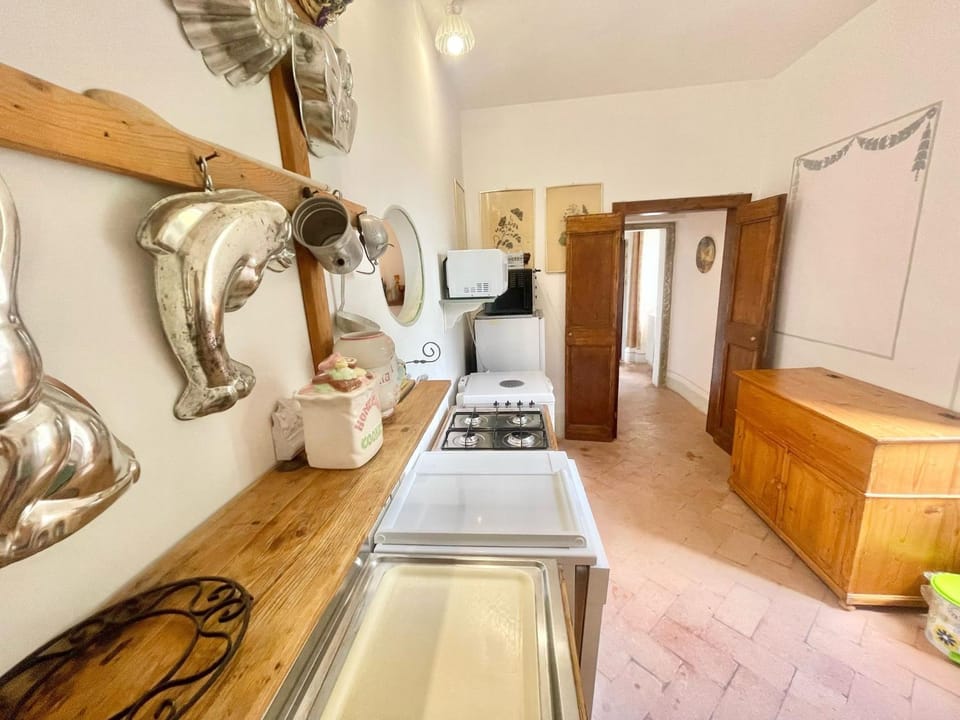 Adam House, exclusive Pool, outstanding views, vast garden, aircon, sleeps 8 Villa in Umbria