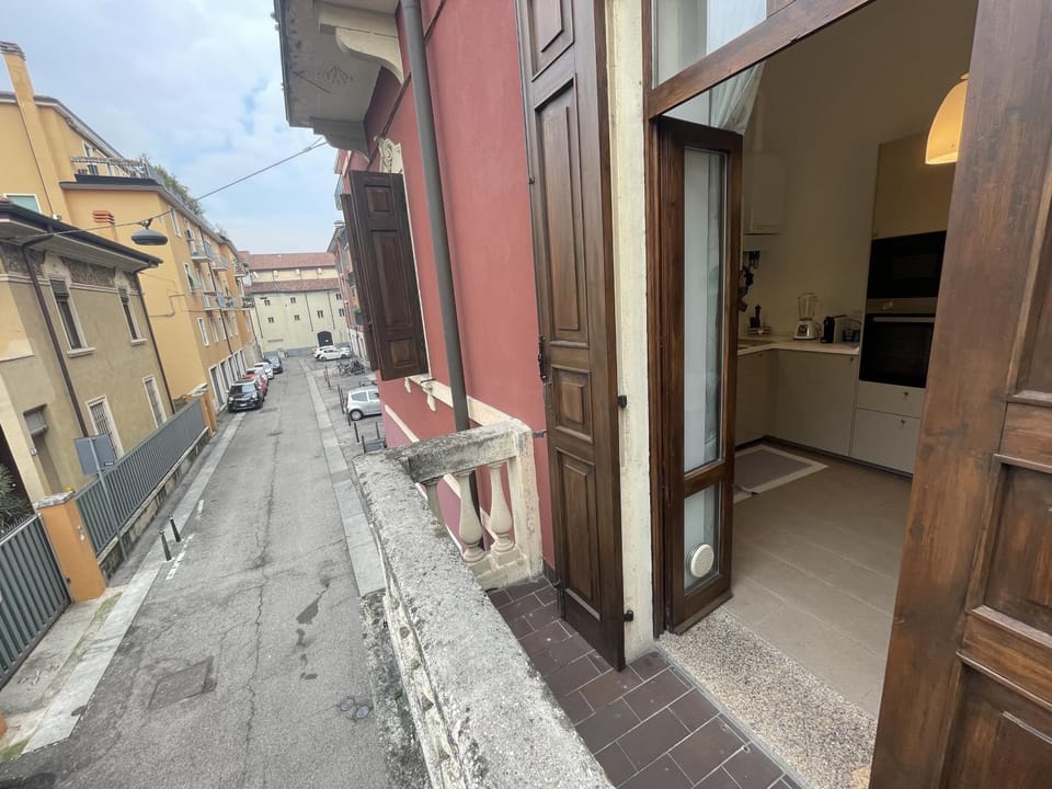 Property building, Neighbourhood, View (from property/room), Balcony/Terrace, Street view