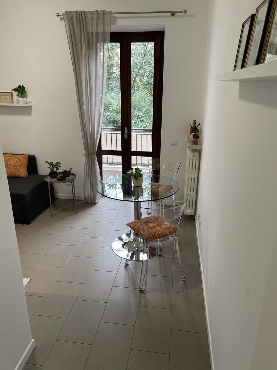 Seating area, Dining area
