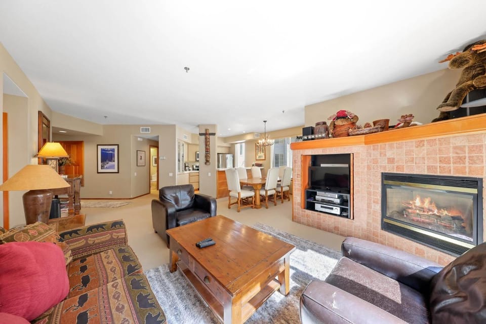 Palisades Tahoe Lodge Rentals Two Bedroom #512 Apartment in Palisades Tahoe (Olympic Valley)