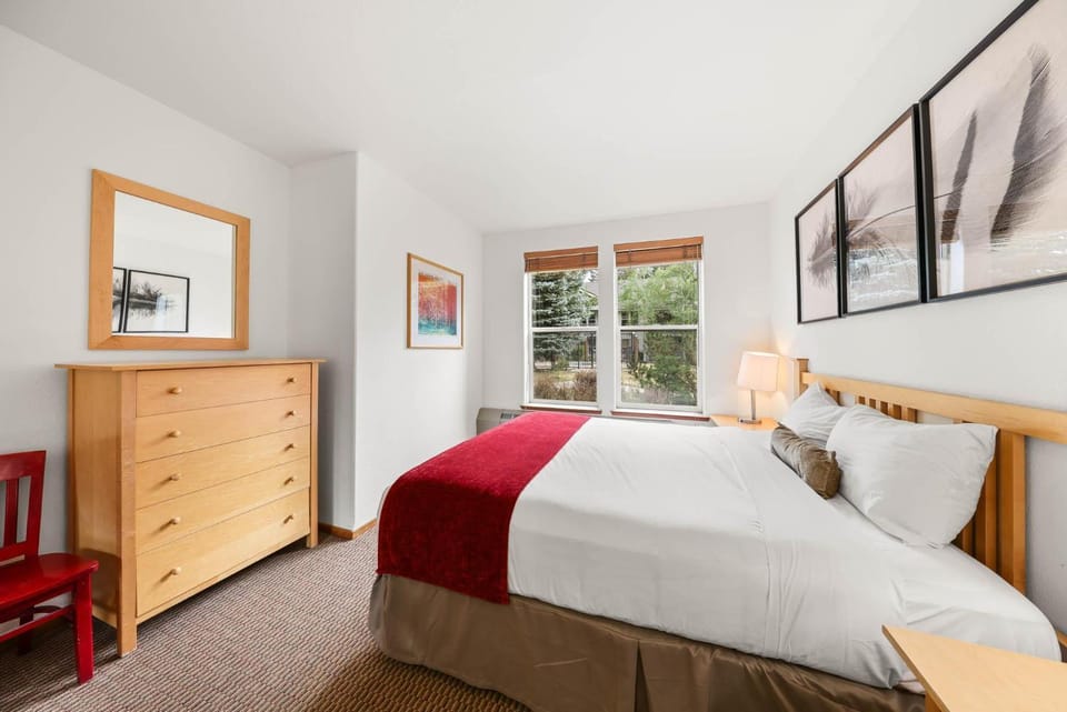 Palisades Tahoe Lodge Rentals Two Bedroom #703 Apartment in Palisades Tahoe (Olympic Valley)