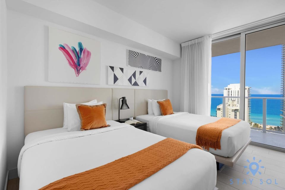 Breathtaking Front Ocean View: Amazing Pools Apartment in Hollywood Beach