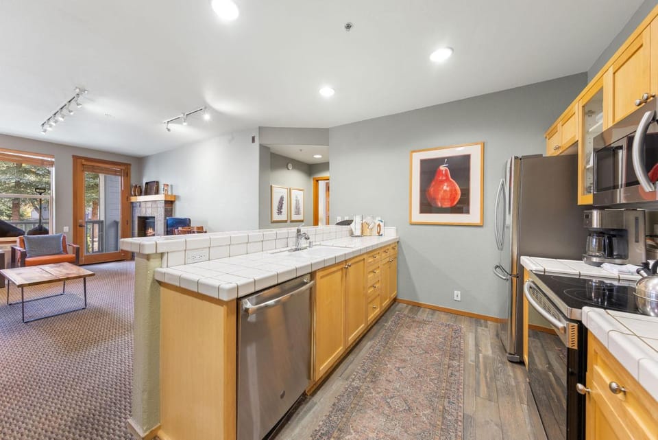 Palisades Tahoe Lodge Rentals Two Bedroom #712 Apartment in Palisades Tahoe (Olympic Valley)