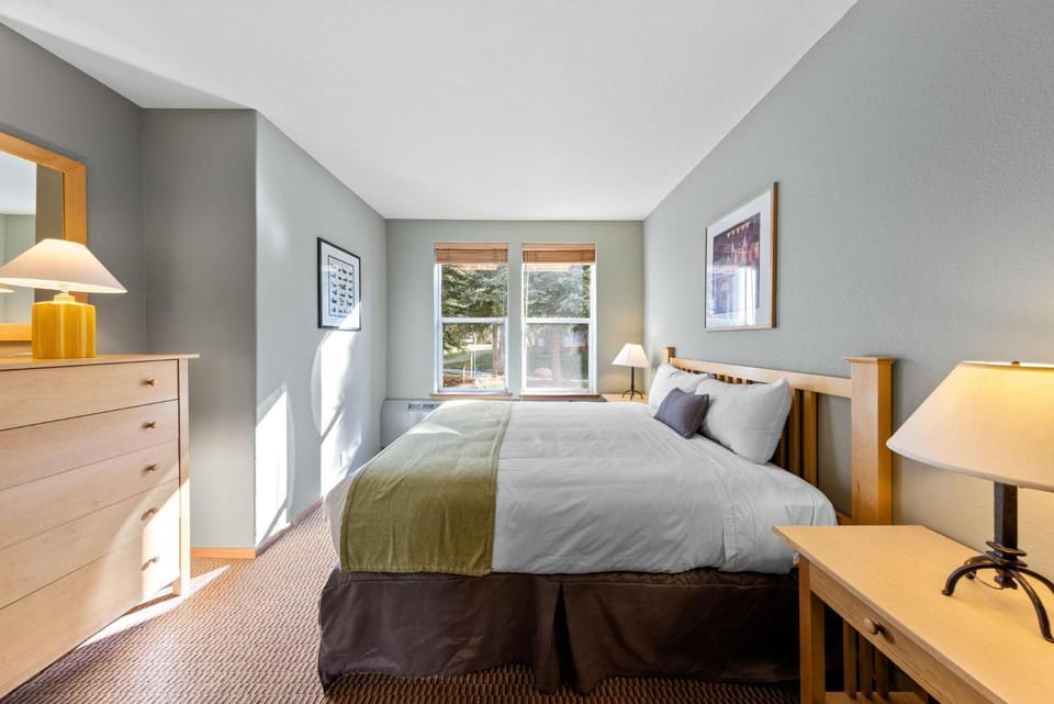 Palisades Tahoe Lodge Rentals Two Bedroom #712 Apartment in Palisades Tahoe (Olympic Valley)