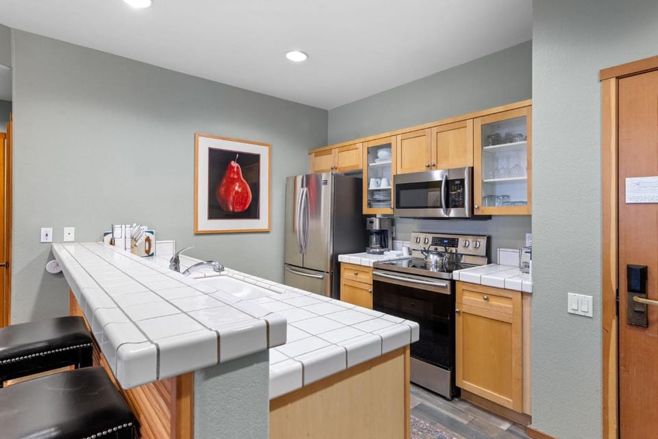 Palisades Tahoe Lodge Rentals Two Bedroom #712 Apartment in Palisades Tahoe (Olympic Valley)