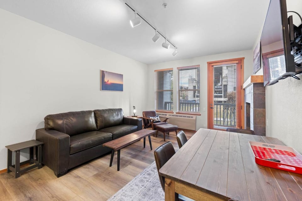 Palisades Tahoe Lodge Rentals Two Bedroom #705 Apartment in Palisades Tahoe (Olympic Valley)