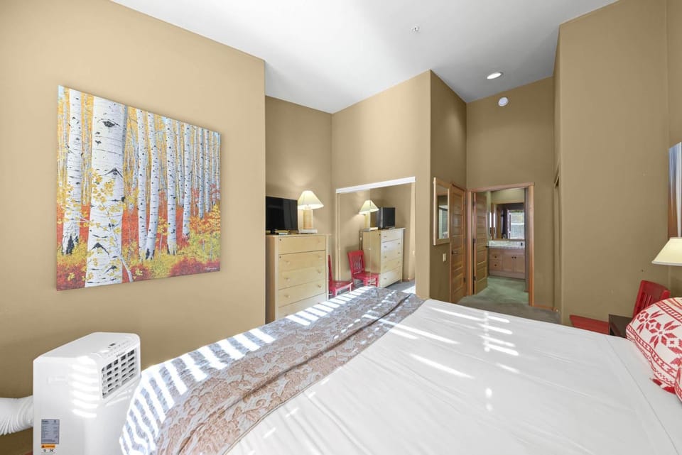 Palisades Tahoe Lodge Rentals Two Bedroom #804 Apartment in Palisades Tahoe (Olympic Valley)