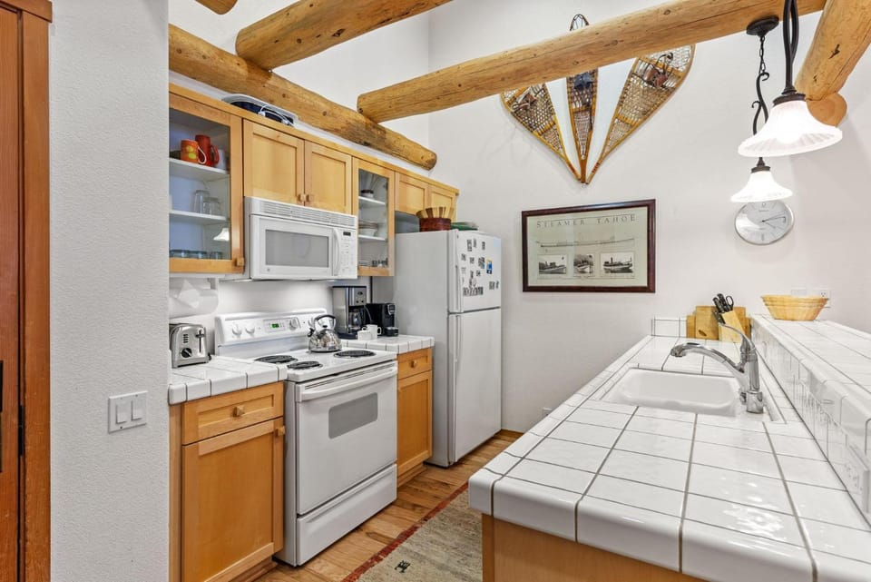 Palisades Tahoe Lodge Rentals Two Bedroom #800 Apartment in Palisades Tahoe (Olympic Valley)