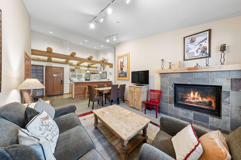 Palisades Tahoe Lodge Rentals Two Bedroom #800 Apartment in Palisades Tahoe (Olympic Valley)