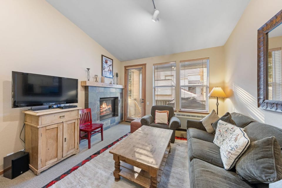 Palisades Tahoe Lodge Rentals Two Bedroom #800 Apartment in Palisades Tahoe (Olympic Valley)