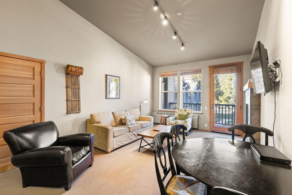 Palisades Tahoe Lodge Rentals Two Bedroom #809 Apartment in Palisades Tahoe (Olympic Valley)