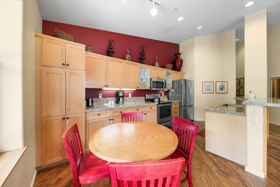 Palisades Tahoe Lodge Rentals Two Bedroom #813 Apartment in Palisades Tahoe (Olympic Valley)