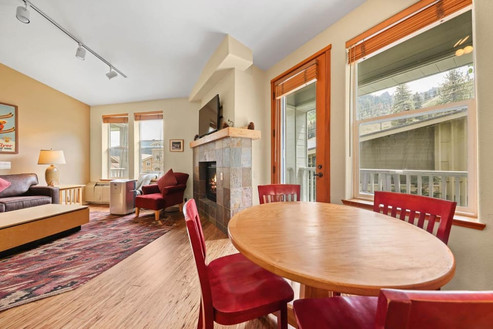 Palisades Tahoe Lodge Rentals Two Bedroom #813 Apartment in Palisades Tahoe (Olympic Valley)