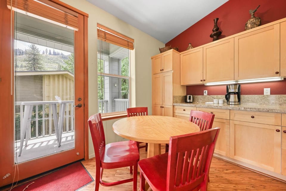 Palisades Tahoe Lodge Rentals Two Bedroom #813 Apartment in Palisades Tahoe (Olympic Valley)